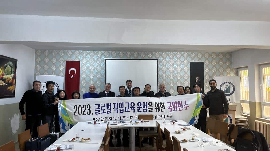 Güney Kore'li Eğitim Yöneticileri Okulumuzu Ziyaret Etti